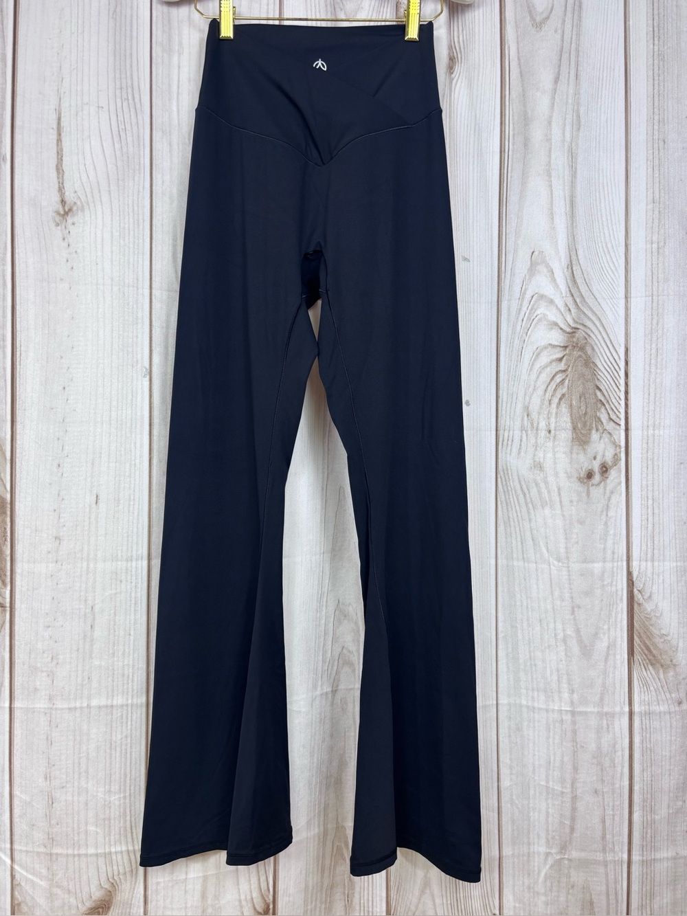 Sunzel Crossover Flare Yoga Pants Hi-Rise Athleisure Leggings Black Size Medium